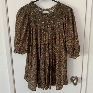 Dôen Floral Top with Embroidery Detailing.